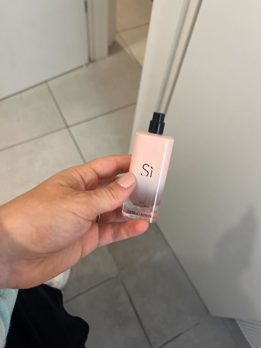 easy ways to protect your makeup on the go