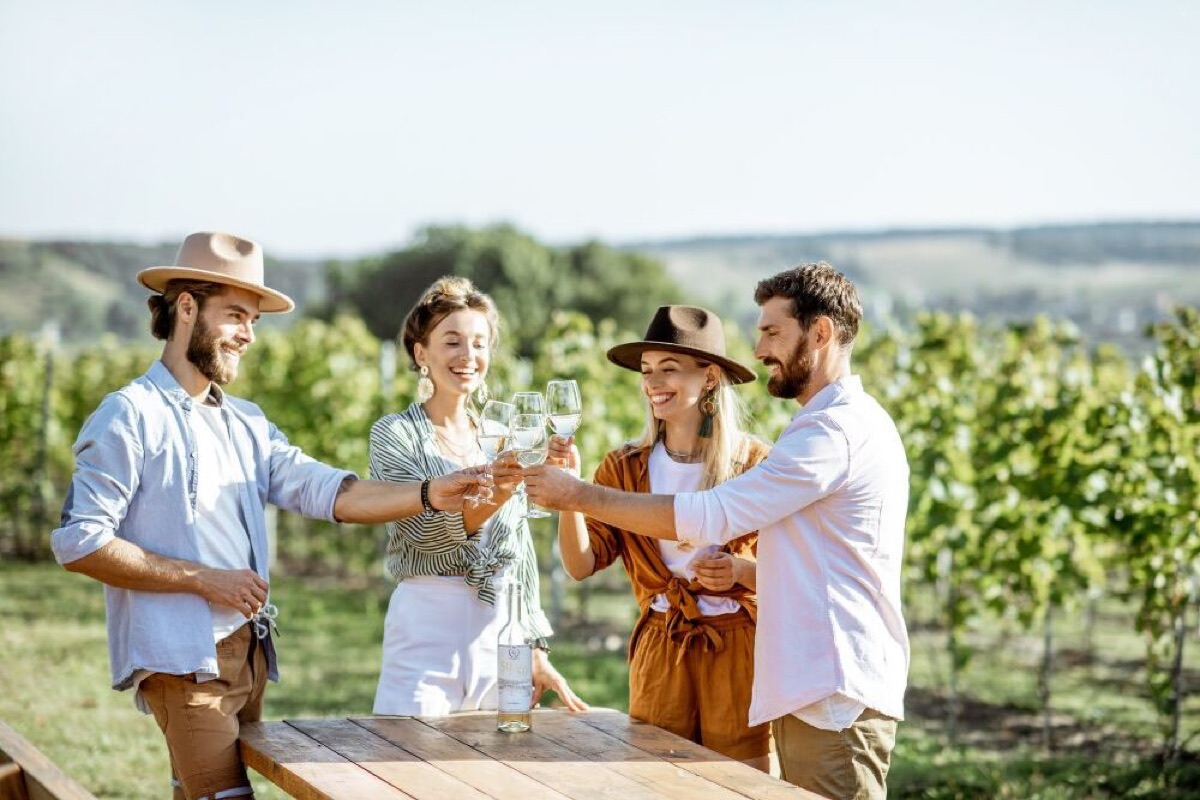 what to wear to a winery stylish practical outfit ideas